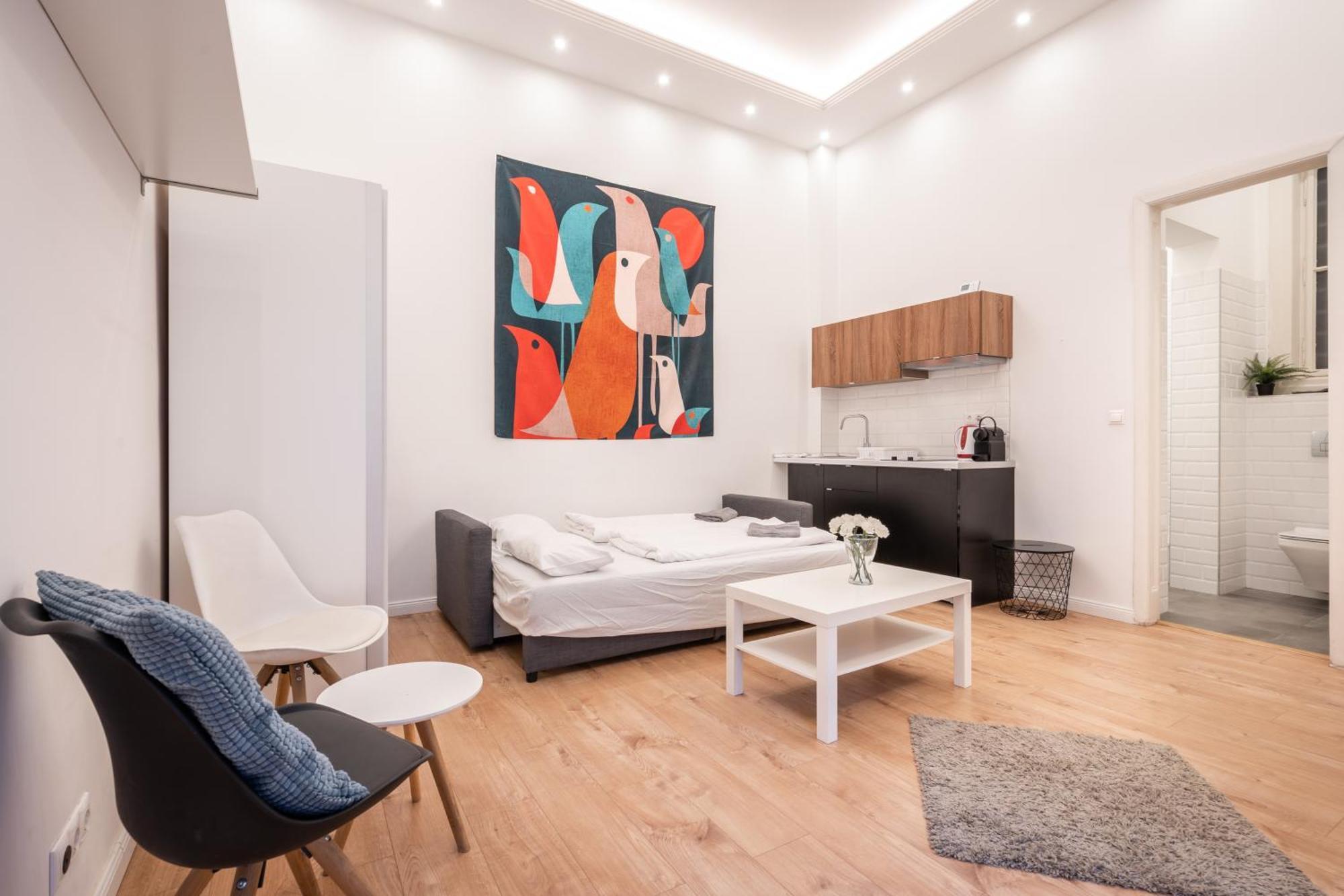 Grand Avenue Apartment — Photos 1